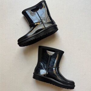 UGG Rain Boots Black 10 Minimalist Neutral Waterproof Scandi Coastal Cottagecore
